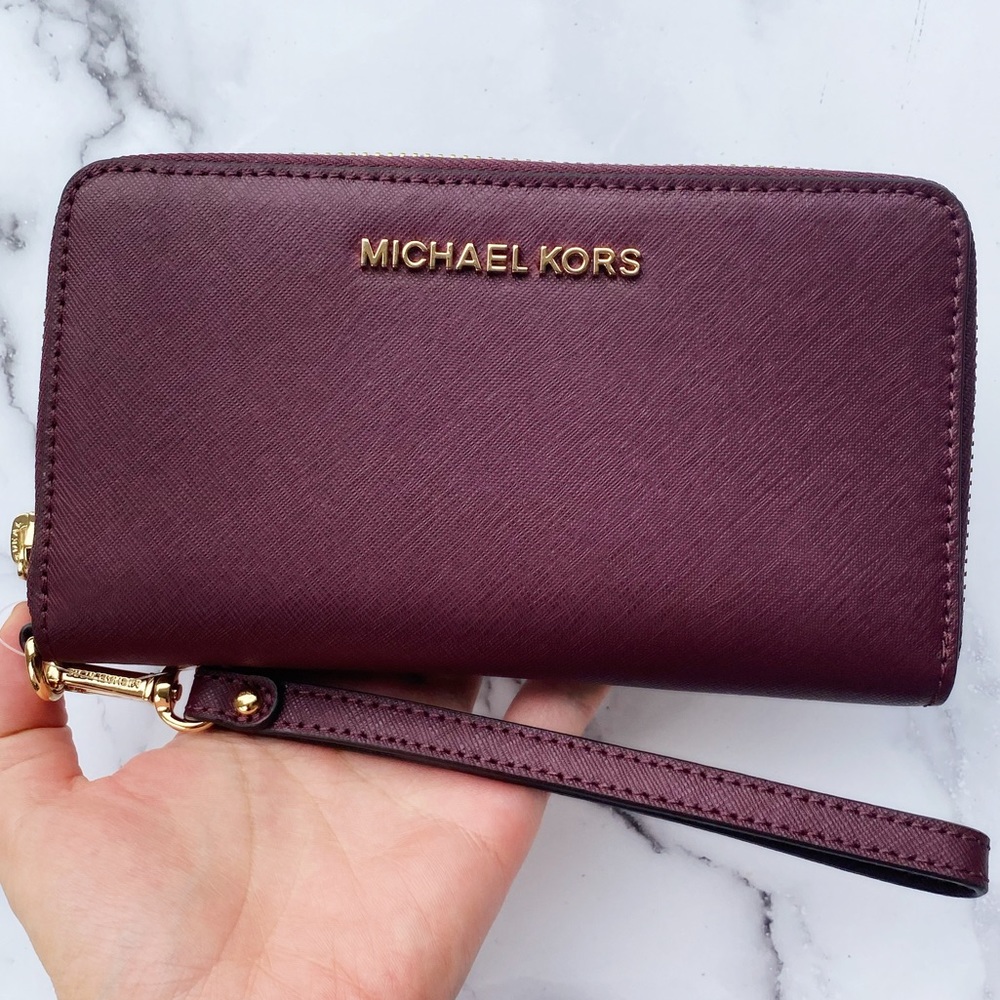 SALE‼️‼️ Michael Kors Wristlet wallet Merlot - Picture 1 of 5